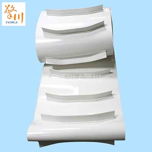 白色PVC彎<a href='http://www.www.szfulaite.com/shusongdai/xiangjiao/' target='_blank'><u>擋板輸送帶</u></a>